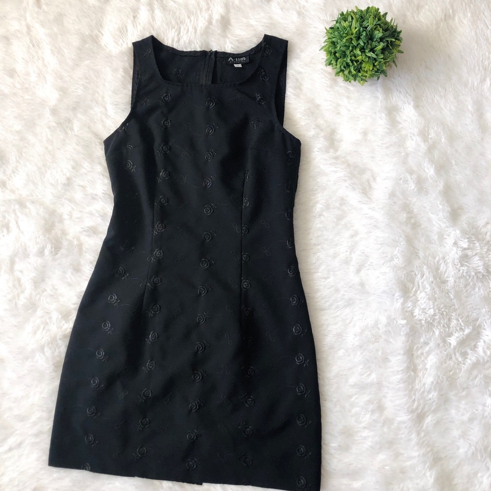 🎉 Final Price Wrapper black dress with roses C6